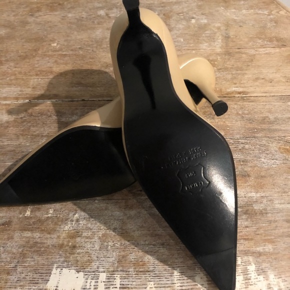 Champagne Stuart Weitzman 71/2 Narrow shoe - Picture 5 of 8